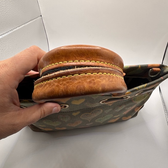 Dooney & bourke vintage heart tote bag with leather trim - Picture 8 of 9